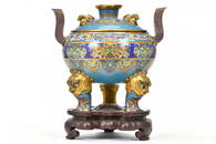 A CLOISONNE ENAMEL INCENSE BURNER AND COVER