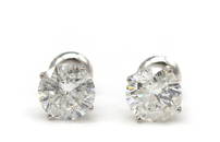 A Pair of 18K White Gold Stud Earrings