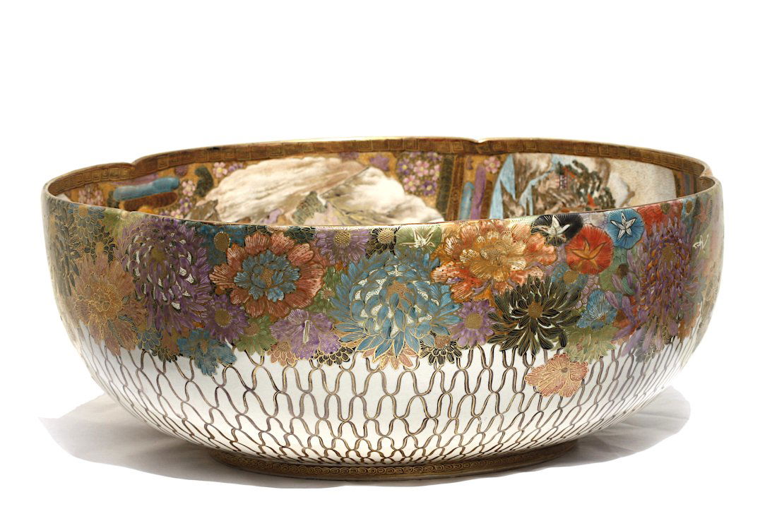 A Large Satsuma Earthenware Bowl, Meiji Period (1 of 8)