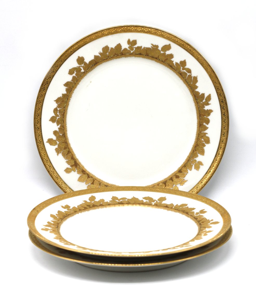 Set of Twelve Haviland Limoges Gilt Decorated Porcelain Dinner Plates (1 of 8)
