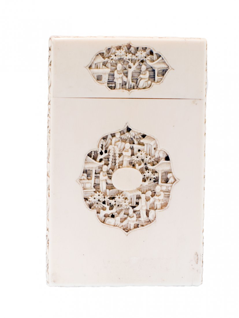 CHINESE CARVED IVORY CARD CASE: CHINESE CARVED IVORY CARD CASE Qing Dynasty, 19th Century. Height 4 1/2 inches.