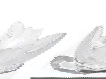 Lalique France Frosted Crystal “Vibrant Leaves” Bowl: Lalique France Frosted Crystal “Vibrant Leaves” Bowl Signed Lalique France Dimensions: 7 1/2 in. diameter x 3 3/4 in. high An elegant Lalique crystal bowl with a striking design of