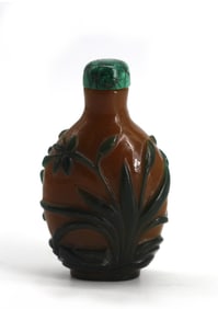 Chinese Overlay Glass Snuff Bottle with Malachite Stopper