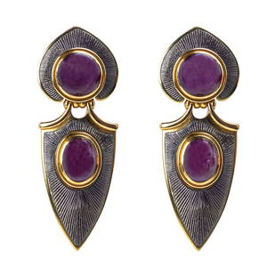 Leo de Vroomen (b. 1941),  Pair of 18 Karat Gold and STAR RUBY Ear Clips