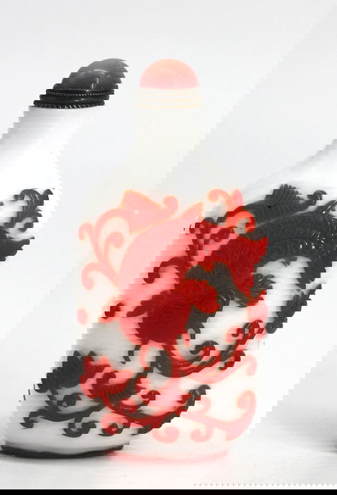 Chinese Cameo Carved Red Over White Peking Glass Snuff Bottle