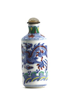 Good Chinese Ming Style Wucai Decorated Porcelain Master Snuff Bottle