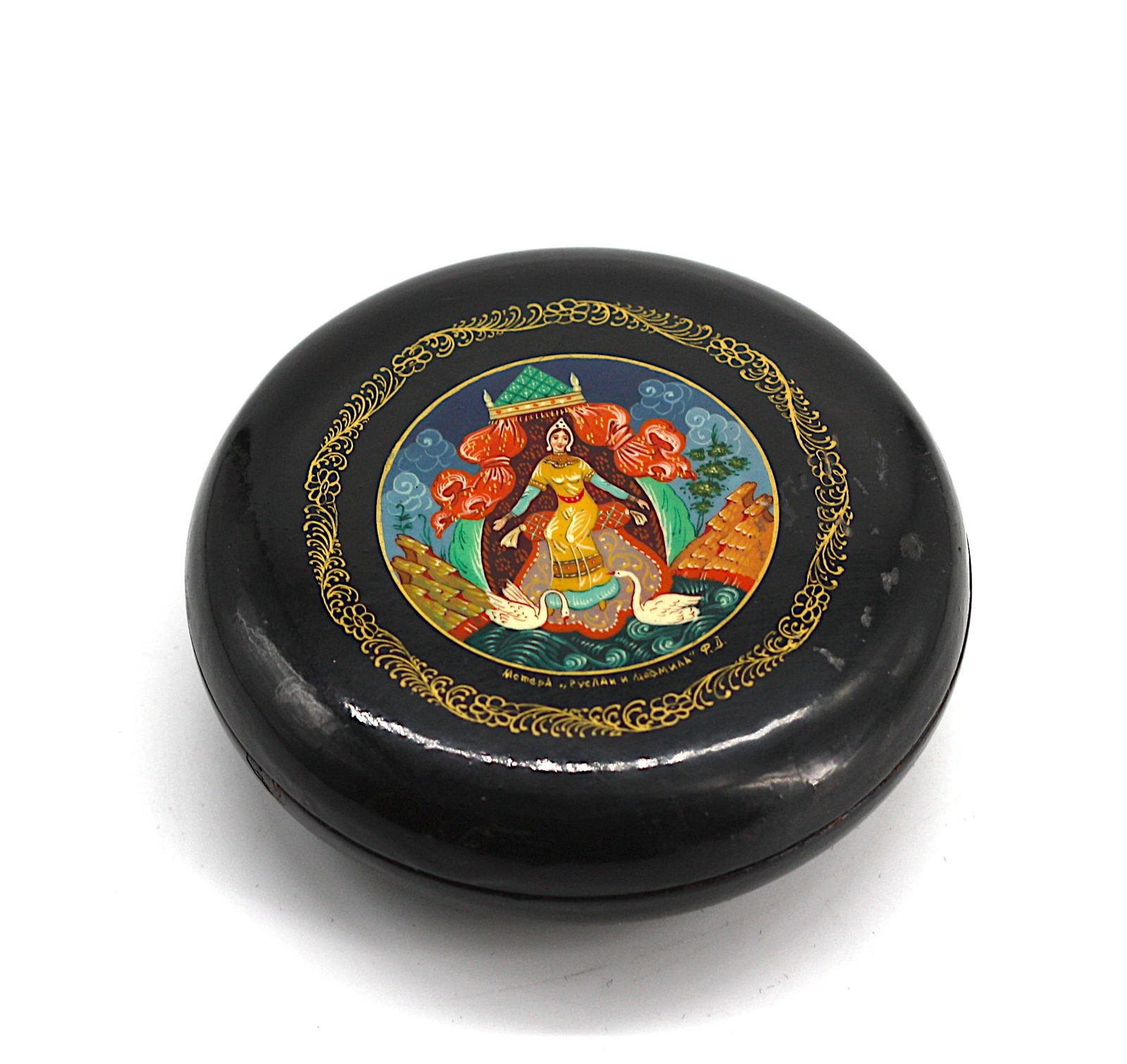 Russian Lacquer Fairyland Circular Box (1 of 5)