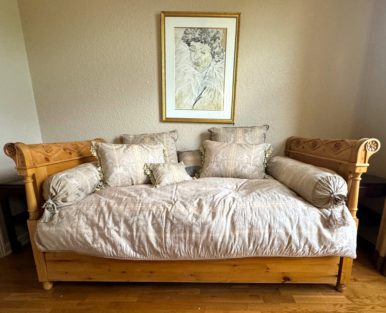 Empire Style Campagne Pine Day Bed (1 of 8)
