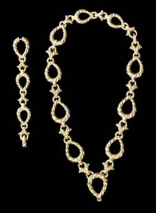 FINE DAVID WEBB GOLD NECKLACE: FINE DAVID WEBB GOLD NECKLACE Stamped Webb, 18K necklace in hammered yellow gold. Length 17 inches. 2 extenders, length 6 inches each. Total weight three pieces, 165.40 dwt.