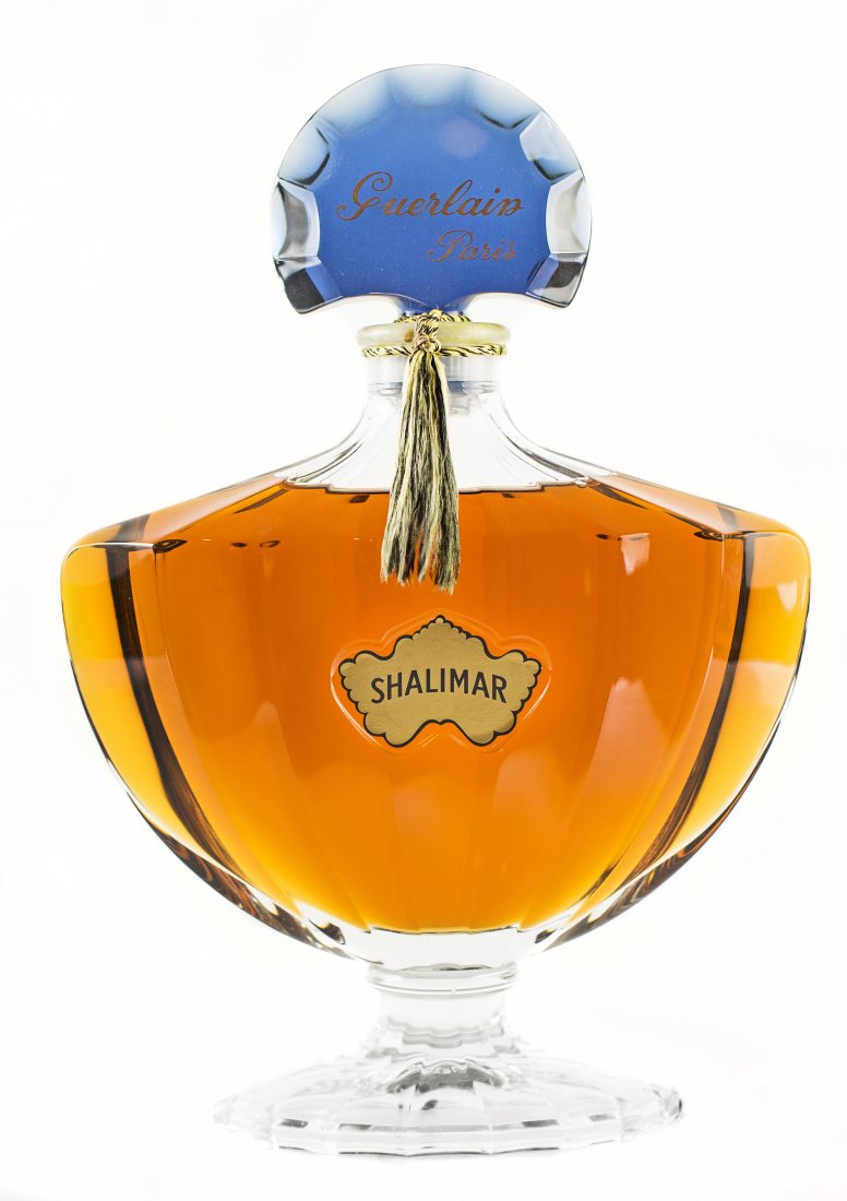 GUERLAIN PARIS "SHALIMAR" STORE DISPLAY CRYSTAL BOTTLE: GUERLAIN PARIS “SHALIMAR” CRYSTAL ‘DISPLAY’ PERFUME BOTTLE Signed Guerlain Paris. Height 15 inches.