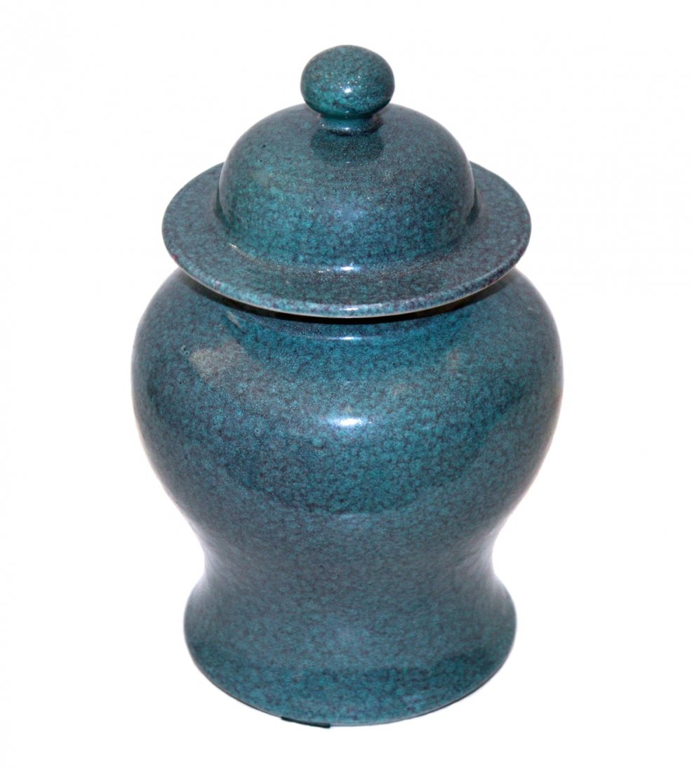 CHINESE PORCELAIN COVERED GINGER JAR 19TH CENTURY: CHINESE PORCELAIN COVERED GINGER JAR 19TH CENTURY 8.25 inches high