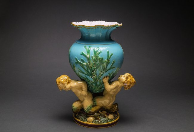 MINTON MAJOLICA TRIPOD FIGURAL CENTERPIECE VASE, 1880: MINTON MAJOLICA FIGURAL CENTERPIECE VASE circa 1880, the underside impressed Minton with two Minton symbols, and with the numerals 8, the central tapering light blue vessel modeled with coral and sea 