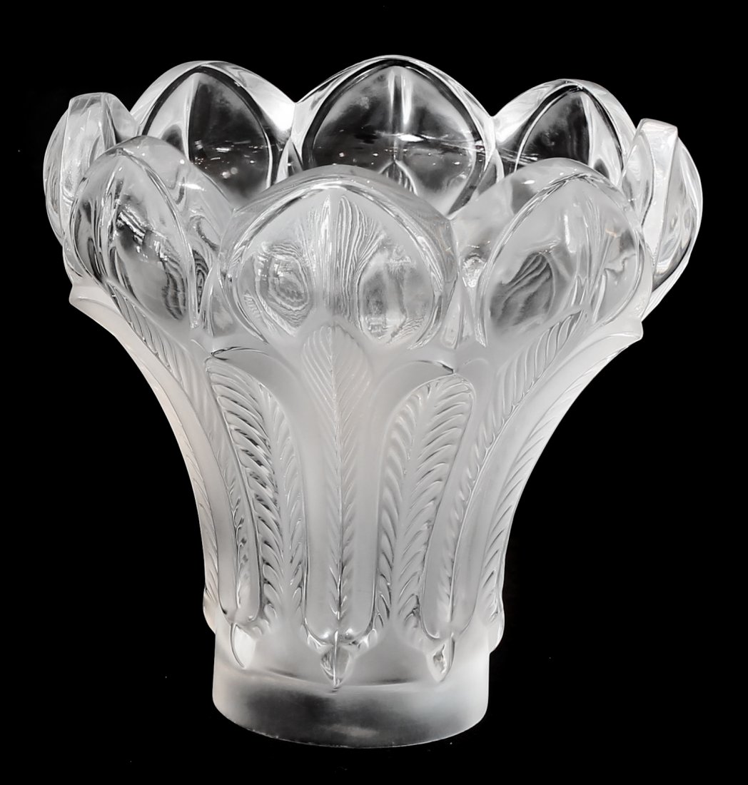 LALIQUE FRANCE 'ESNA' A CLEAR AND FROSTED CRYSTAL VASE (1 of 1)