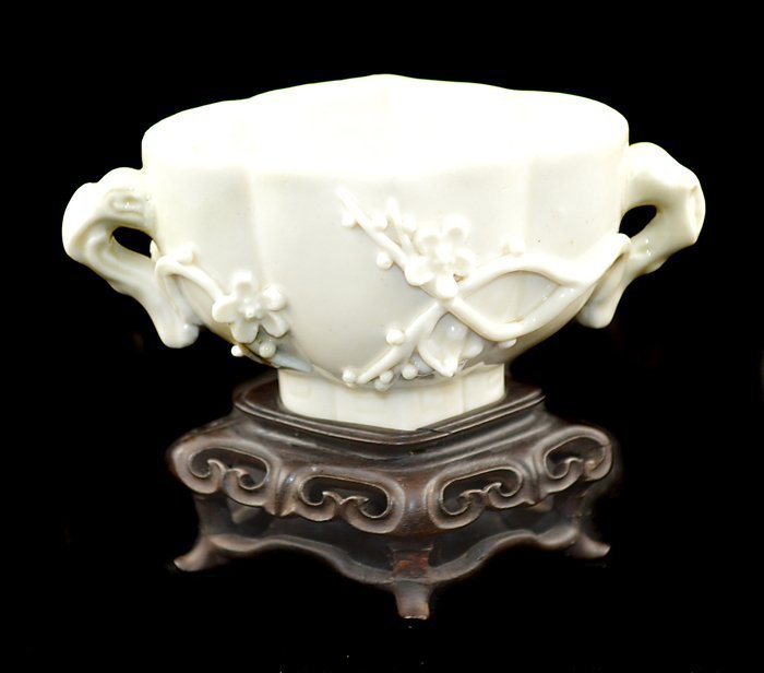 BLANC DE CHINE LIBATION CUP, CHINESE, MING DYNASTY (1 of 7)