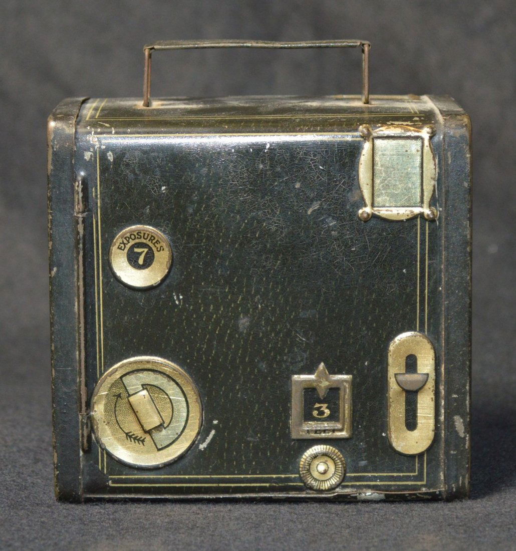 HUNTLEY & PALMER  “CAMERA “  BISCUIT TIN (1 of 7)