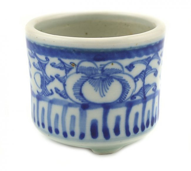 BLUE AND WHITE VASE, CHINESE, 19TH CENTURY (1 of 1)