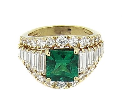 VERY FINE 18 KARAT GOLD, EMERALD AND  DIAMOND RING (1 of 3)