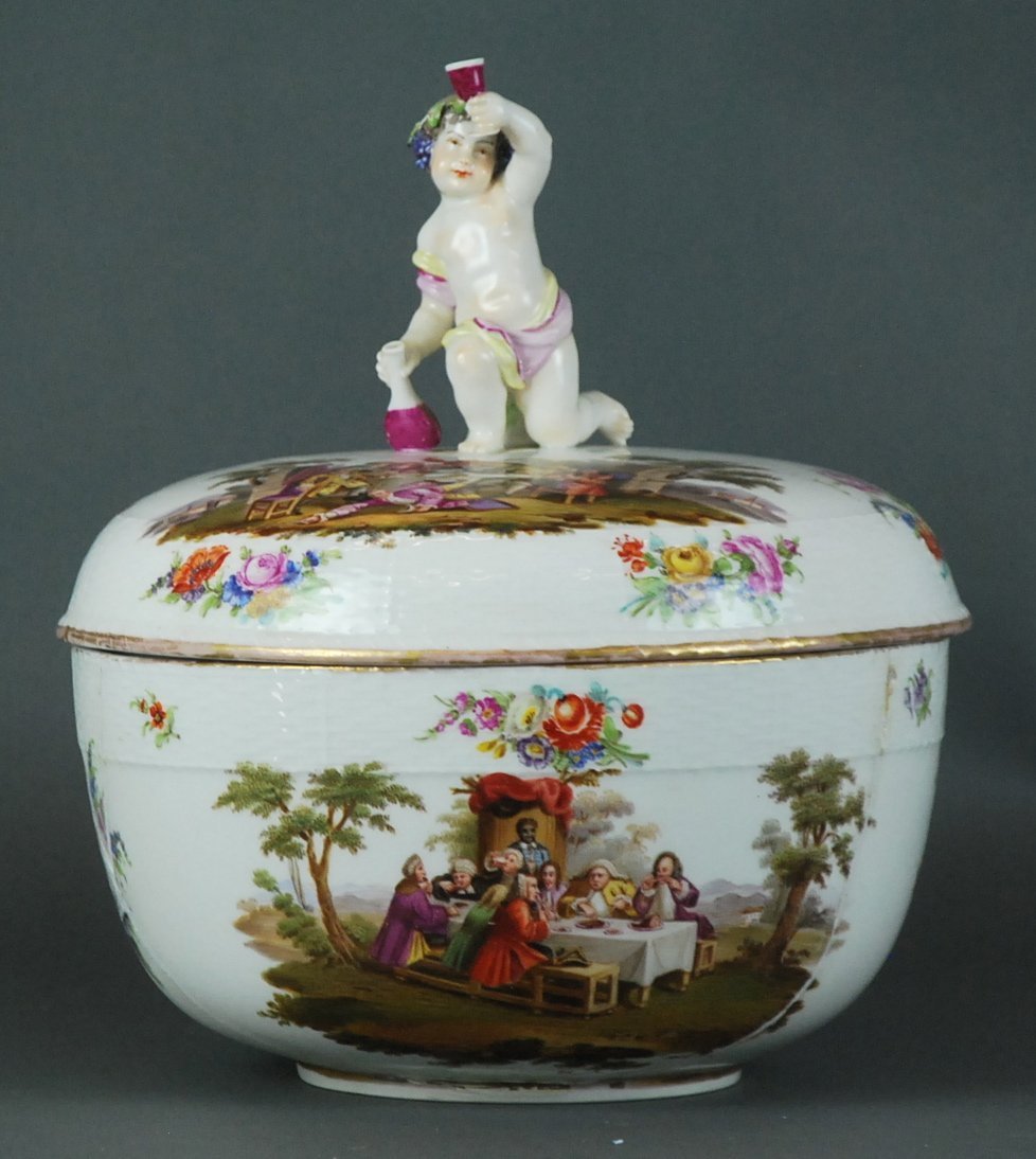 A BERLIN PORCELAIN PUNCH BOWL AND COVER (1 of 6)