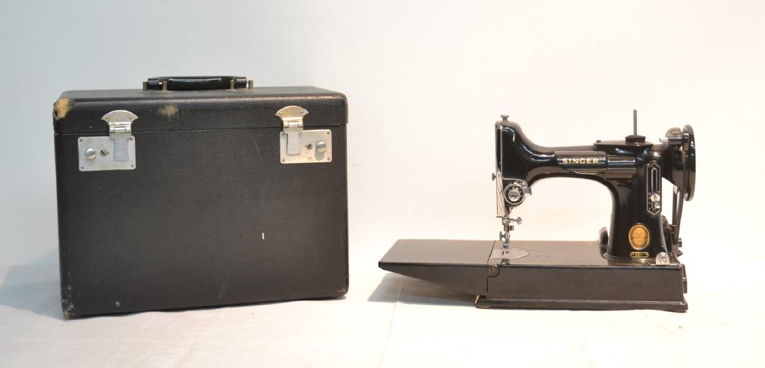 SINGER FEATHERWEIGHT MODEL 221 SEWING MACHINE: (EXCELLENT WORKING CONDITION IN CASE)