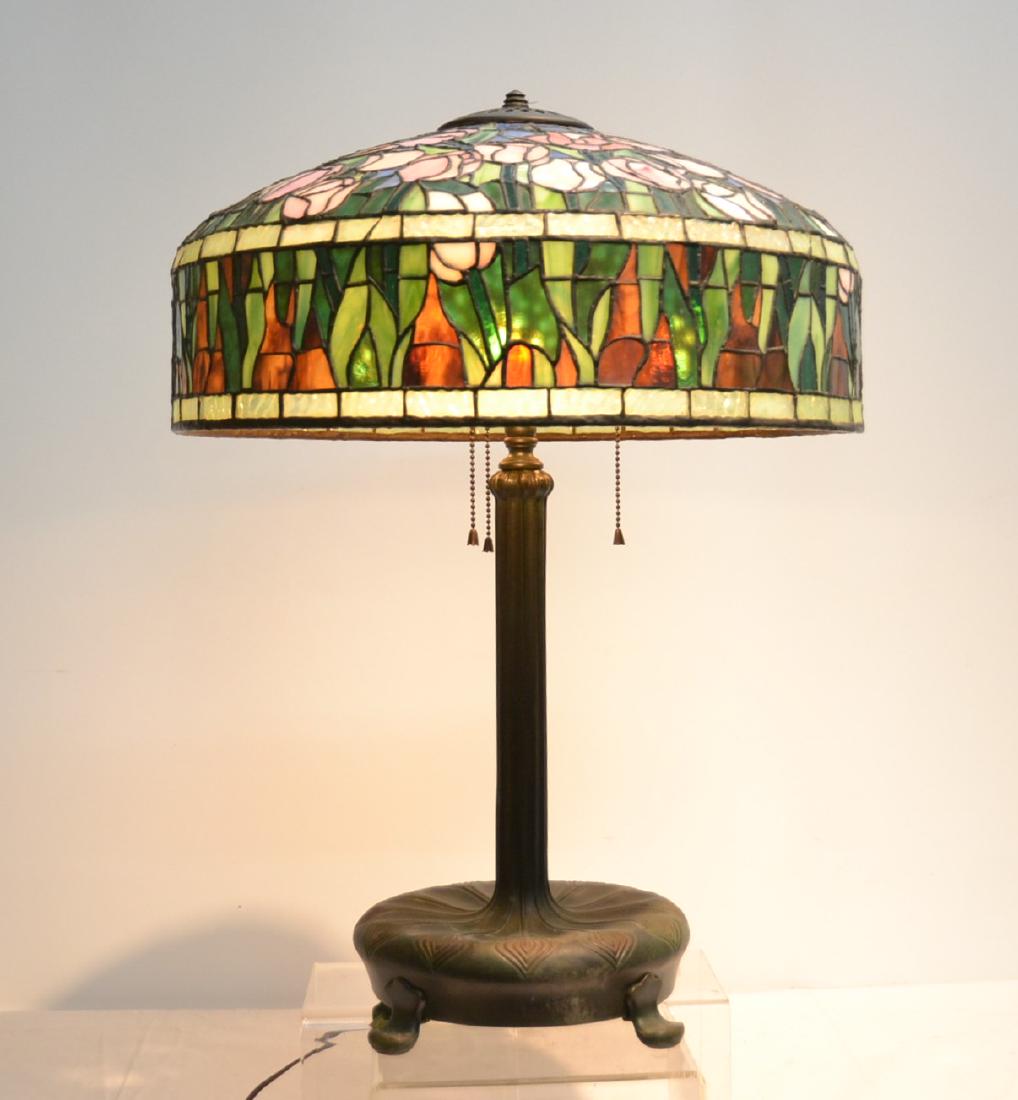 LARGE LEADED STAINED GLASS SHADE TABLE LAMP
