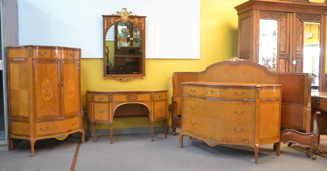 (5)pc ROCKORD FURNITURE Co. FRENCH STYLE BEDROOM: (5)pc ROCKFORD FURNTIURE Co. FRENCH STYLE SATINWOOD BEDROOM SET WITH INLAID FLORAL MEDALLIONS CONSISTING OF EXTENDED TO KING SIZE BED WITH GILT ACCENTS (81" x 49") , HI CHEST (37" x 20" x 54" , LOW CH