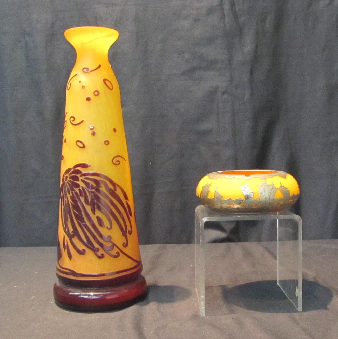 LARGE CONTEMPORARY CHARDER ART GLASS VASE &: SILVER OVERLAY ART GLASS ASHTRAY WITH BOATS (SLIGHT HAIRLINE) - VASE IS 6" x 16" , ASHTRAY IS 6" x 2 1/2"