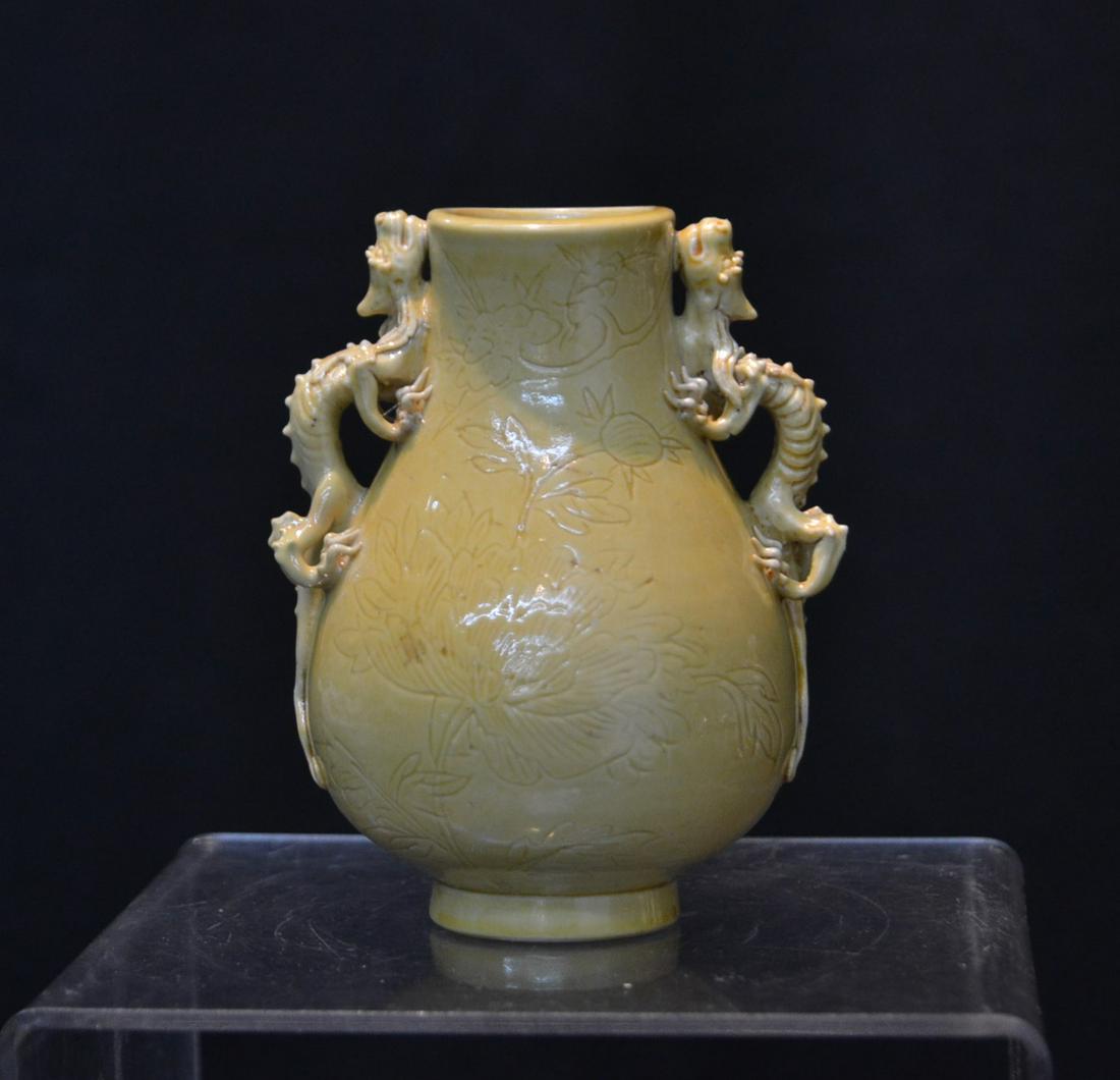 CHINESE YELLOW GROUND VASE WITH DRAGONS: 4" x 4 1/2"