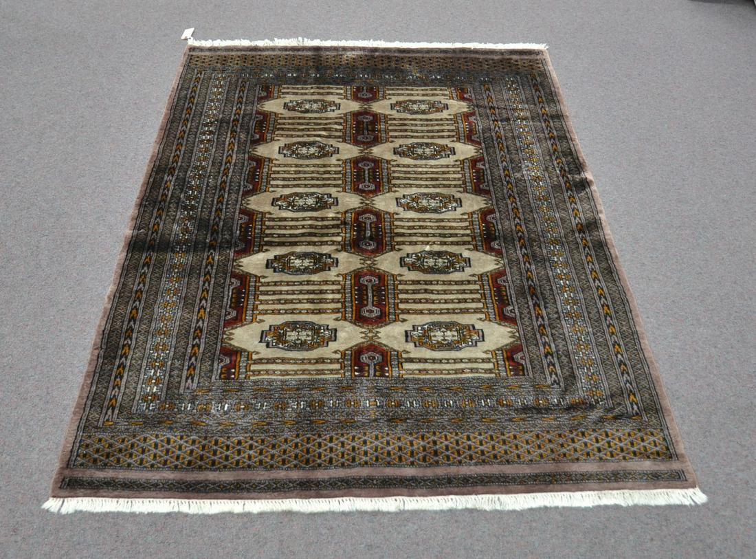 4' x 6' BOKHARA RUG: ACTUAL SIZE 4' 2" x 5' 10"