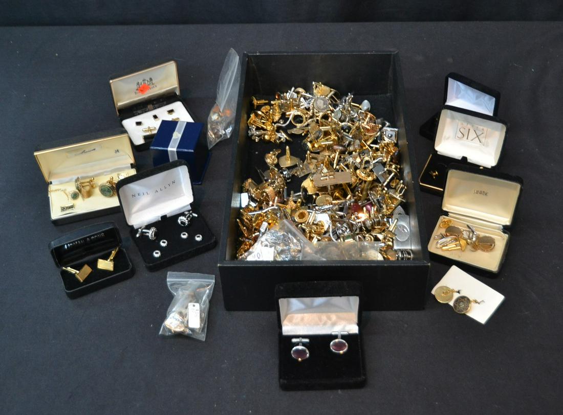 ASSORTED CUFFLINKS & TIE CLASPS INCLUDING: GIVENCHY & SWANK