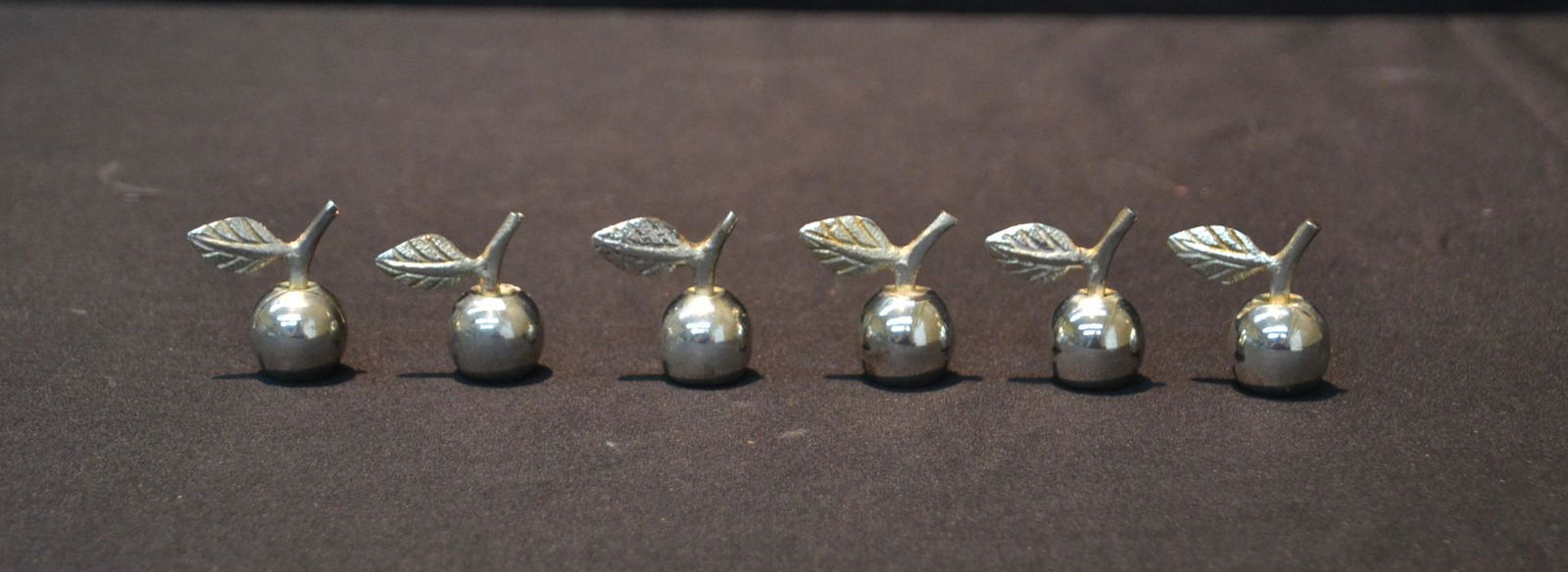 (6) SILVER PLATE APPLE FORM PLACE CARD HOLDERS: 1 1/4" x 1 1/2"