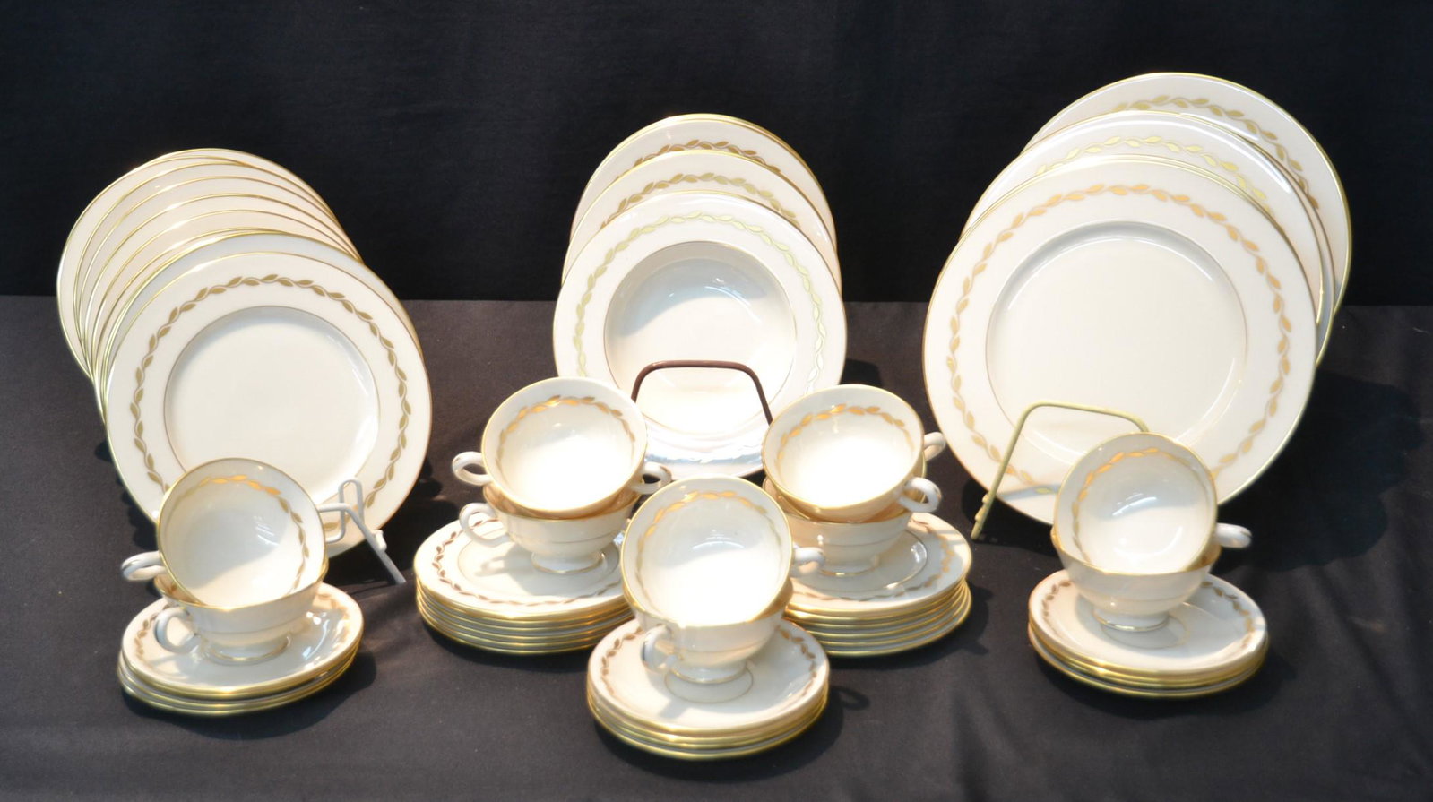 LENOX "GOLDEN WREATH" PATTERN DINNER SET: CONSISTING OF (14) DINNER PLATES, (12) LUNCHEON PLATES, (12) SOUP BOWLS, (12) CAKE PLATES , (12) CUPS & SAUCERS