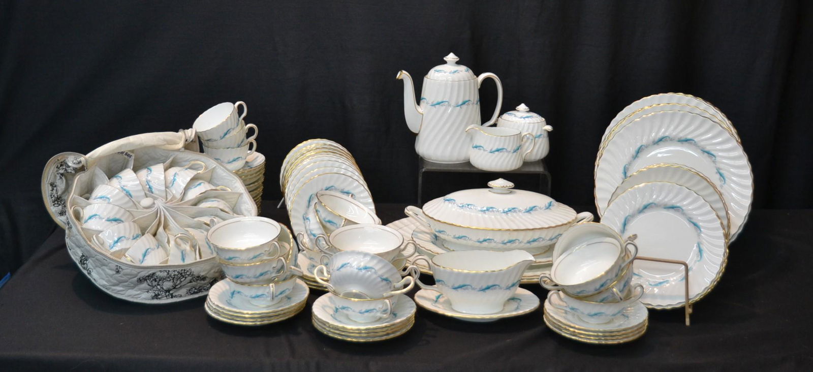 (120)pc MINTON "DOWNING" #5665 CHINA DINNER SET: FOR (16) CONSISTING OF (16) DINNER PLATES , (16) LUNCHEON, (16) CAKE PLATES , (15) CUPS , (16) SAUCERS , (16) UNDERPLATES , (16) BOULLION , (9) SERVING PIECES & TEA POT (TEA POT HAS SPIDER CRACK ON BO
