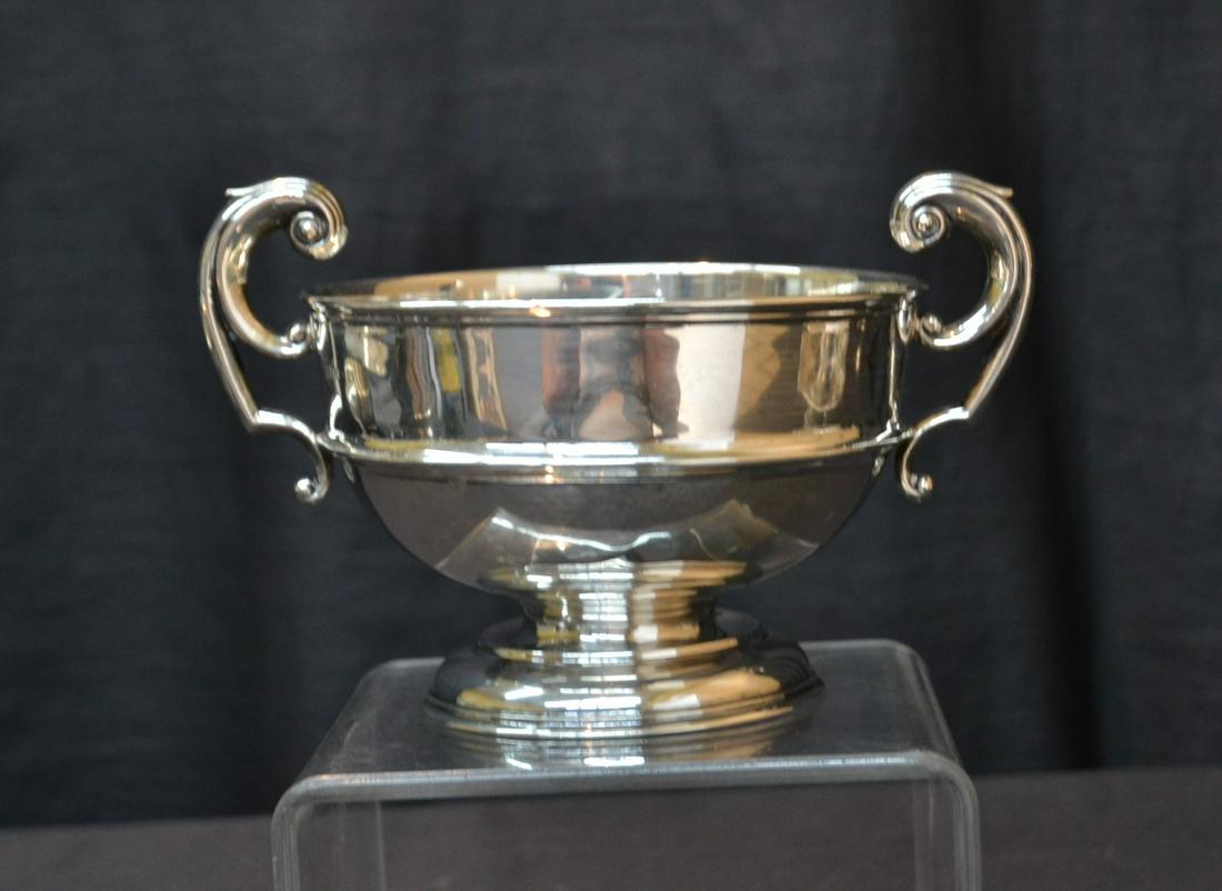 ENGLISH STERLING SILVER TWIN HANDLE BOWL: 7 3/4" x 5 1/2" x 4 1/2"