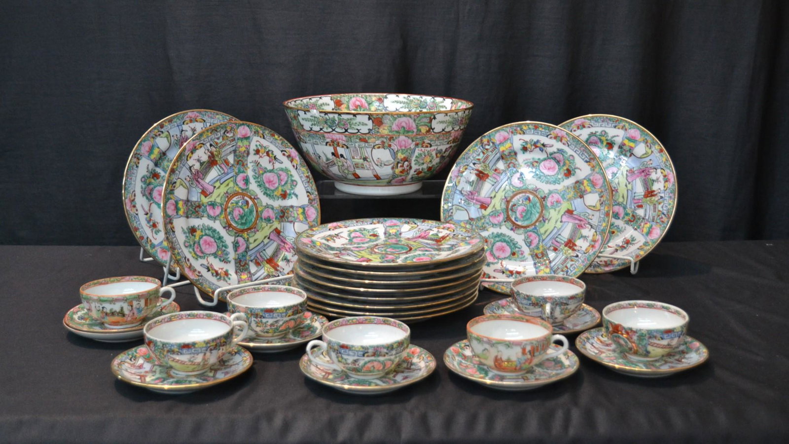 ASSORTED ROSE MEDALLION PORCELAIN DINNER SERVICE: JAPANESE ROSE MEDALLION PORCELAIN INCLUDING (12) 10 1/4" DINNER PLATES, (7) CUPS , (8) SAUCERS & CENTER PIECE BOWL (HAS CHIP) CENTERPIECE IS 12" x 5 1/2"