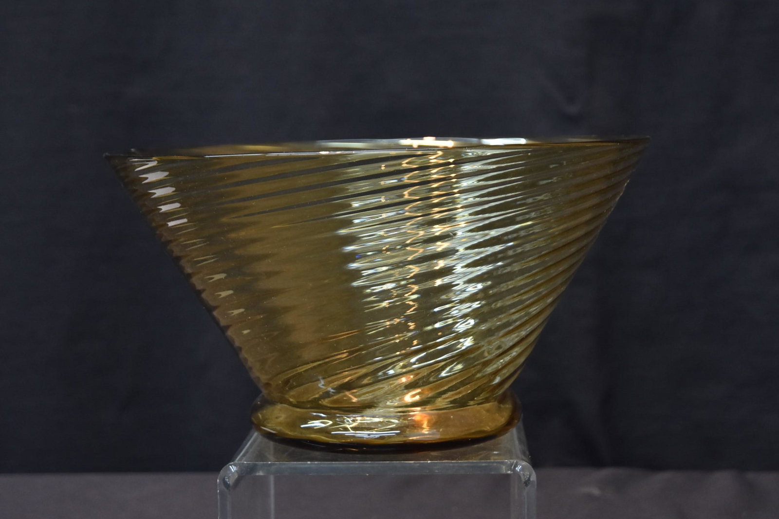 STEUBEN AMBER SWIRL BOWL - 10" x 5": STEUBEN AMBER SWIRL BOWL - 10" x 5"