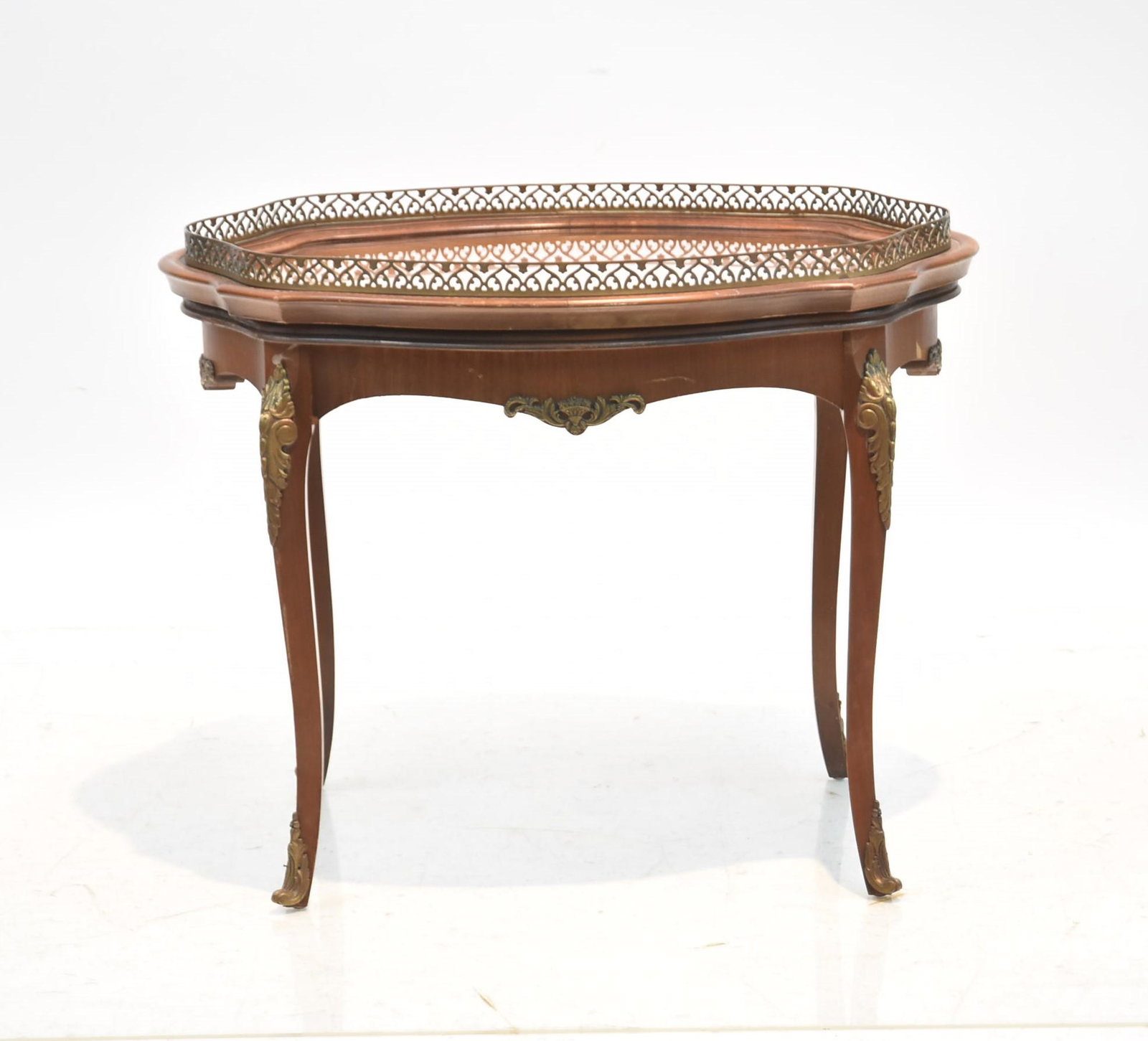 MAHOGANY TRAY TOP TABLE: 24" x 18" x 19"