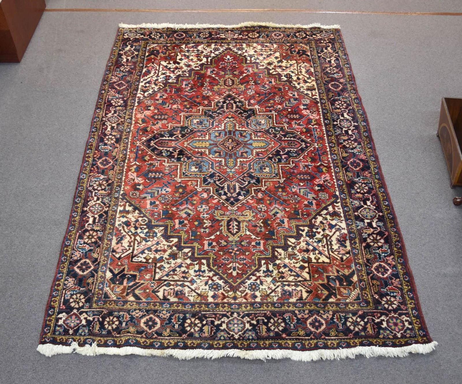6' x 9' PERSIAN HERIZ RUG: ACTUAL SIZE 6' 5" x 9' 5"