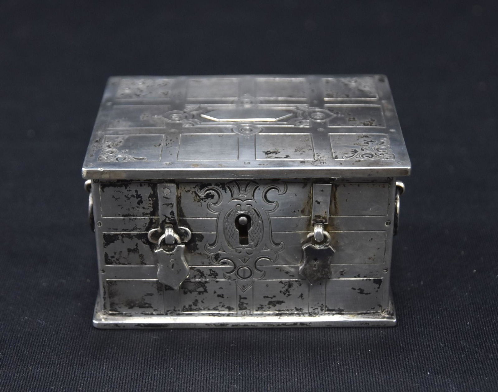 L. VICTOR STERLING SILVER BANK BOX: STERLING SILVER BANK BY L . VICTOR - 3 1/4" x 2 1/2" x 2" ; 6.93ozt