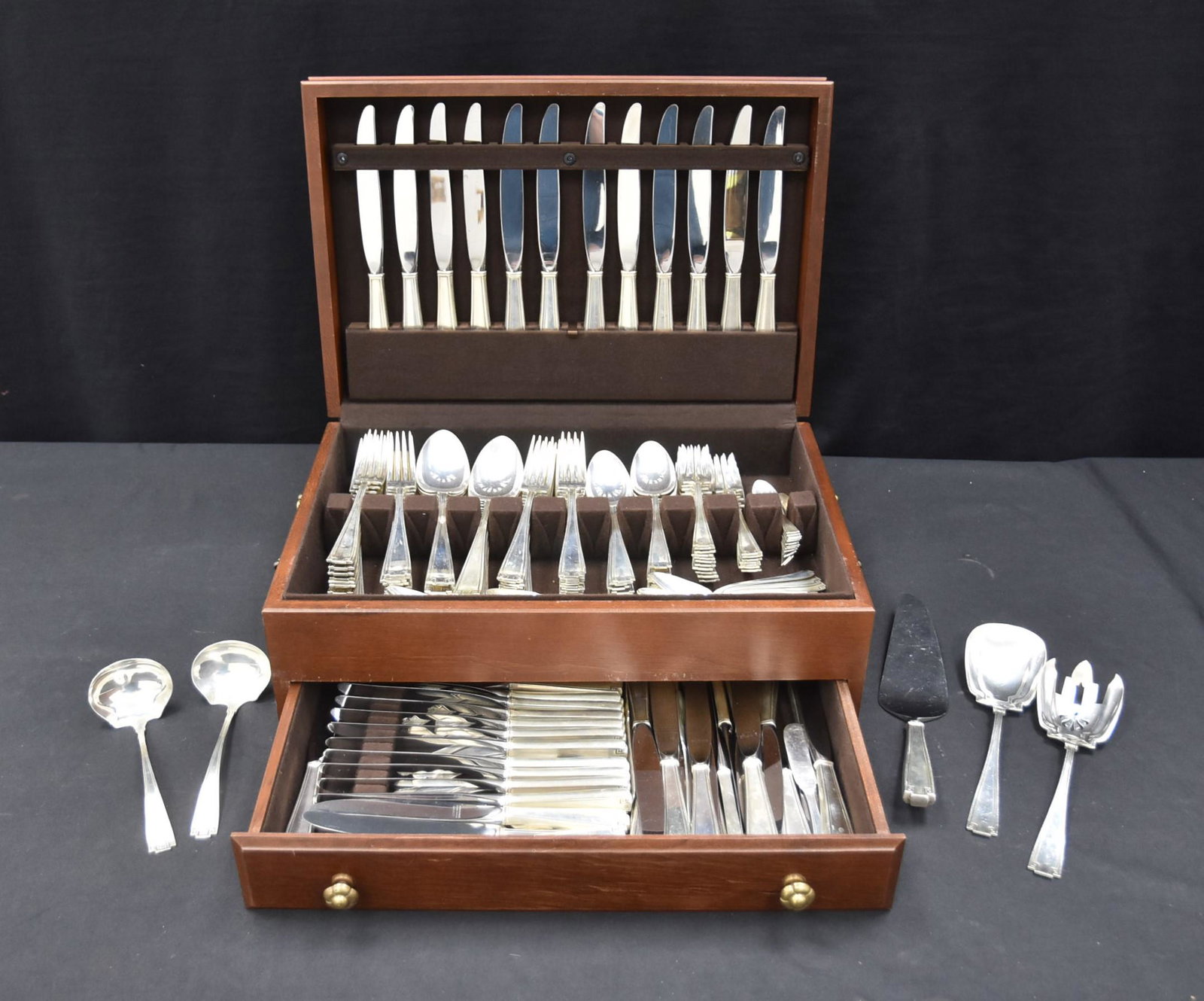 GORHAM "ETRUSCAN" STERLING SILVER FLATWARE SET: LARGE GORHAM ETRUSCAN PATTERN STERLING FLATWARE SET SERVICE CONSISTING OF (24) DINNER FORKS , (24) LUNCH FORKS , (18) SALAD FORKS , (24) DINNER KNIVES , (24) LUNCHEON KNIVES, (18) BUTTER KNIVES , (18)