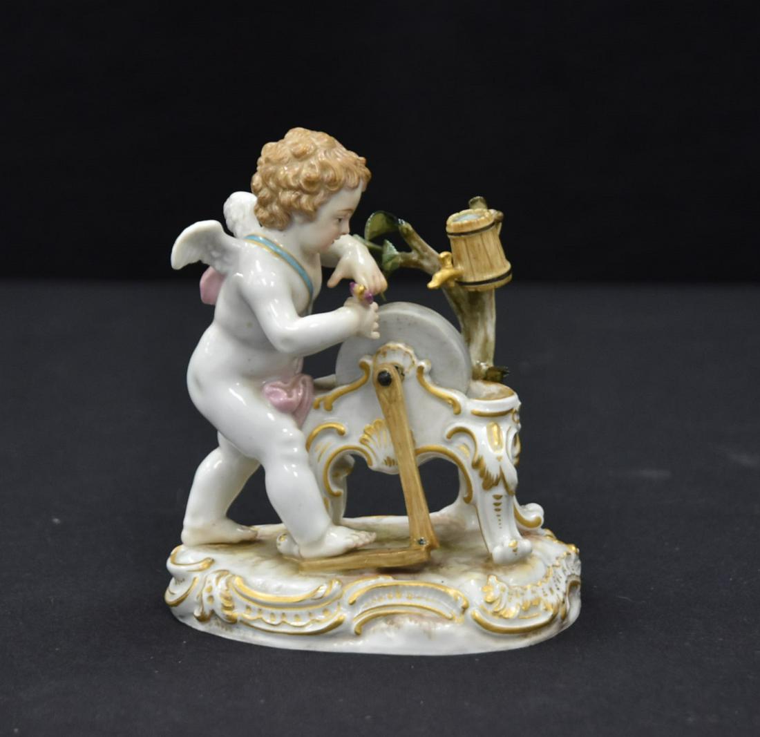 MEISSEN PORCELAIN SHAPENER FIGURINE: 4" x 3" x 4 1/4"