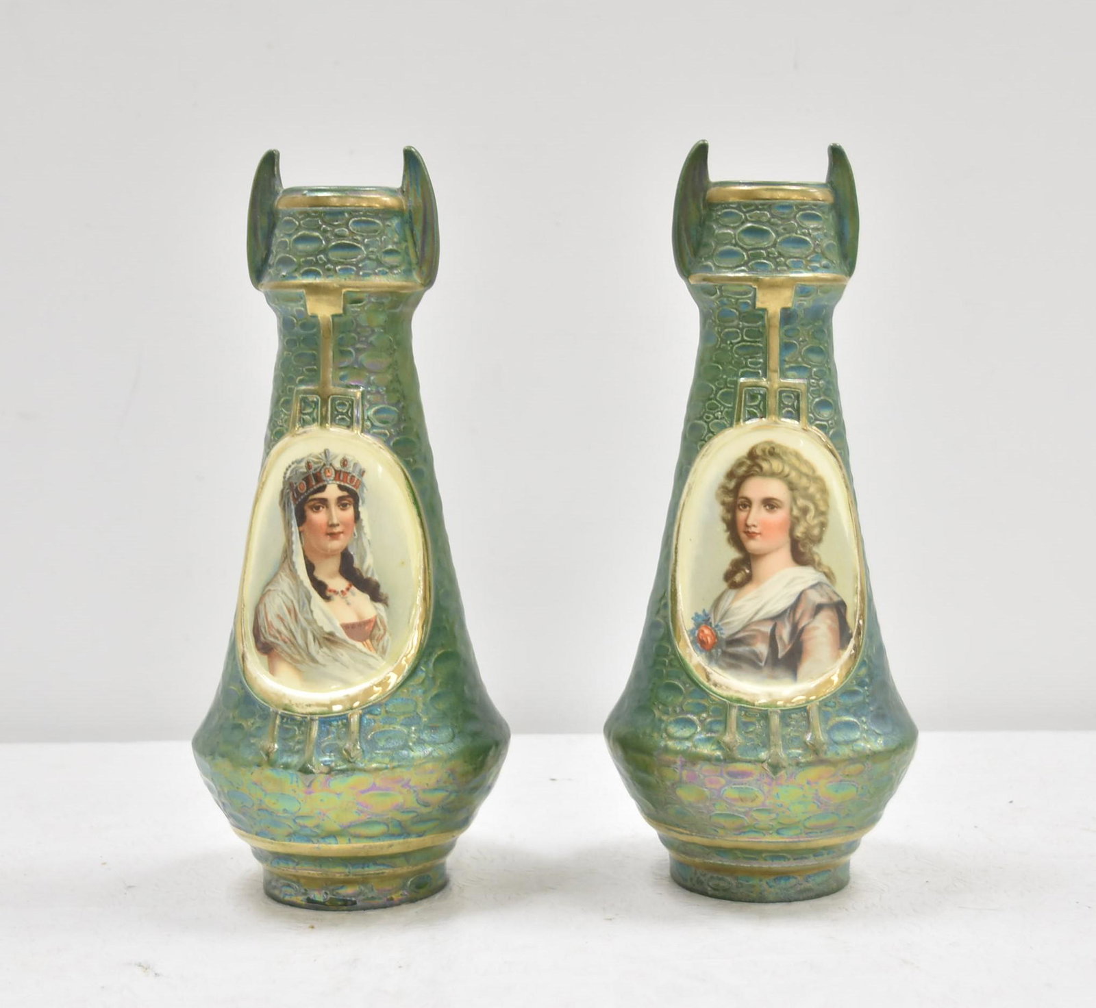 (Pr) LUSTRE POTTERY VASE WITH PORTRAIT MEDALLIONS: OF JOSEPHINE & MARIE LOUISE ? - 4" x 10 1/2"