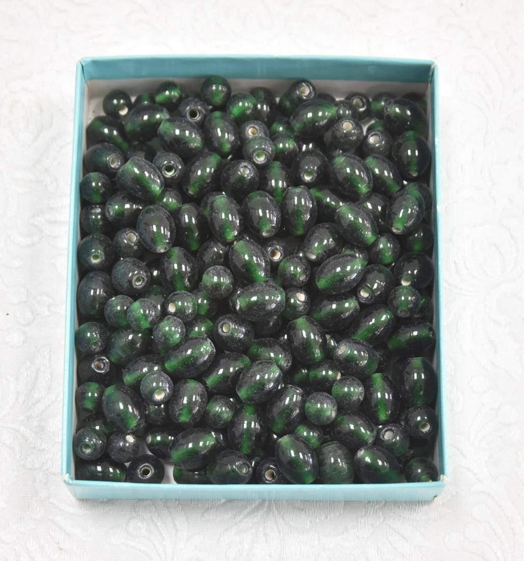ASSORTED JADEITE LOOSE BEADS: ASSORTED JADEITE LOOSE BEADS
