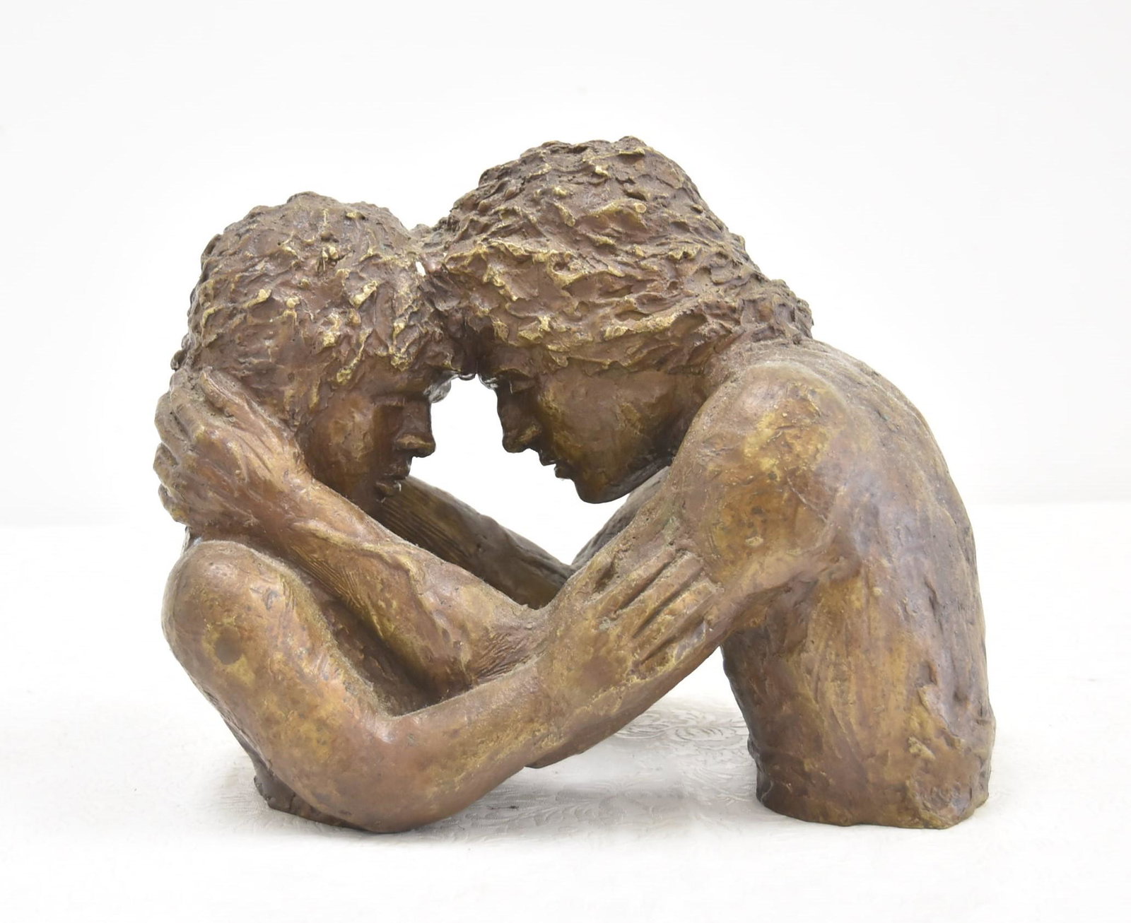 VICTOR SALMONES (1937 - 1989) BRONZE SCULPTURE: VICTOR SALMONES BRONZE SCULPTURE OF LOVERS EMBRACE , SIGNED VICTOR SALMONES , NUMBERED 1/10 - 11" x 7" x 9"