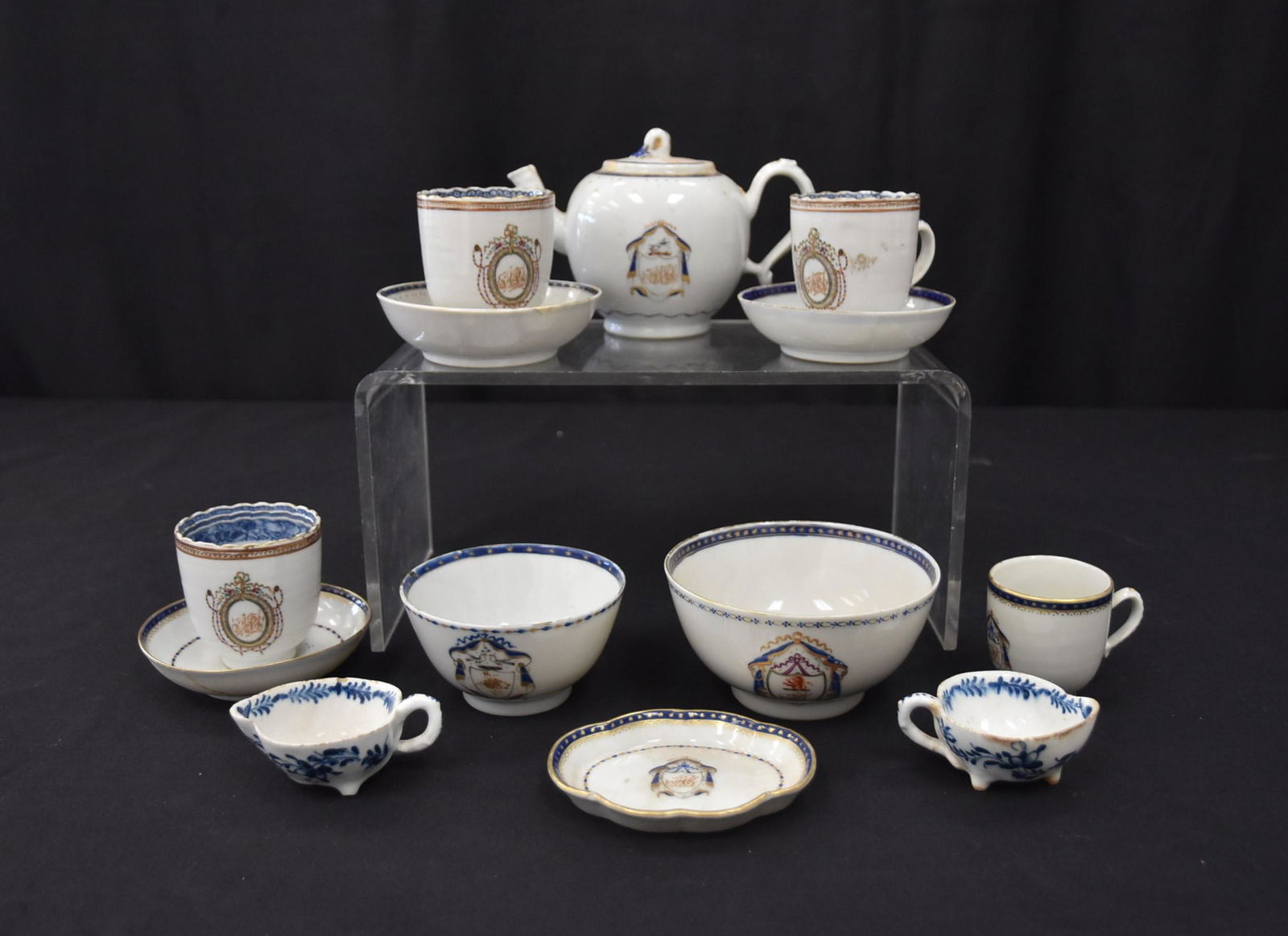CHINESE EXPORT PORCELAIN CUPS & SAUCERS: BOWL & TEA POT - LARGEST IS 6" x 3 " x 3 1/2" (SOME LOSSES)