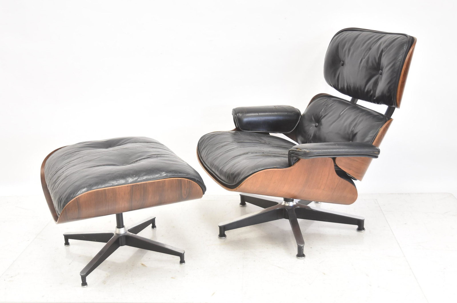 EAMES LOUNGE CHAIR & OTTOMAN FOR HERMAN MILLER: VINTAGE MID CENTURY MODERN CHARLES & RAY EAMES LOUNGE CHAIR & OTTOMAN FOR HERMAN MILLER , ALL ORIGINAL LAMINATED ROSEWOOD SHELL WITH ORIGINAL LEATHER UPHOLSTERY - CHAIR IS 32" x 33" x 33 1/2" ; OTTOMA