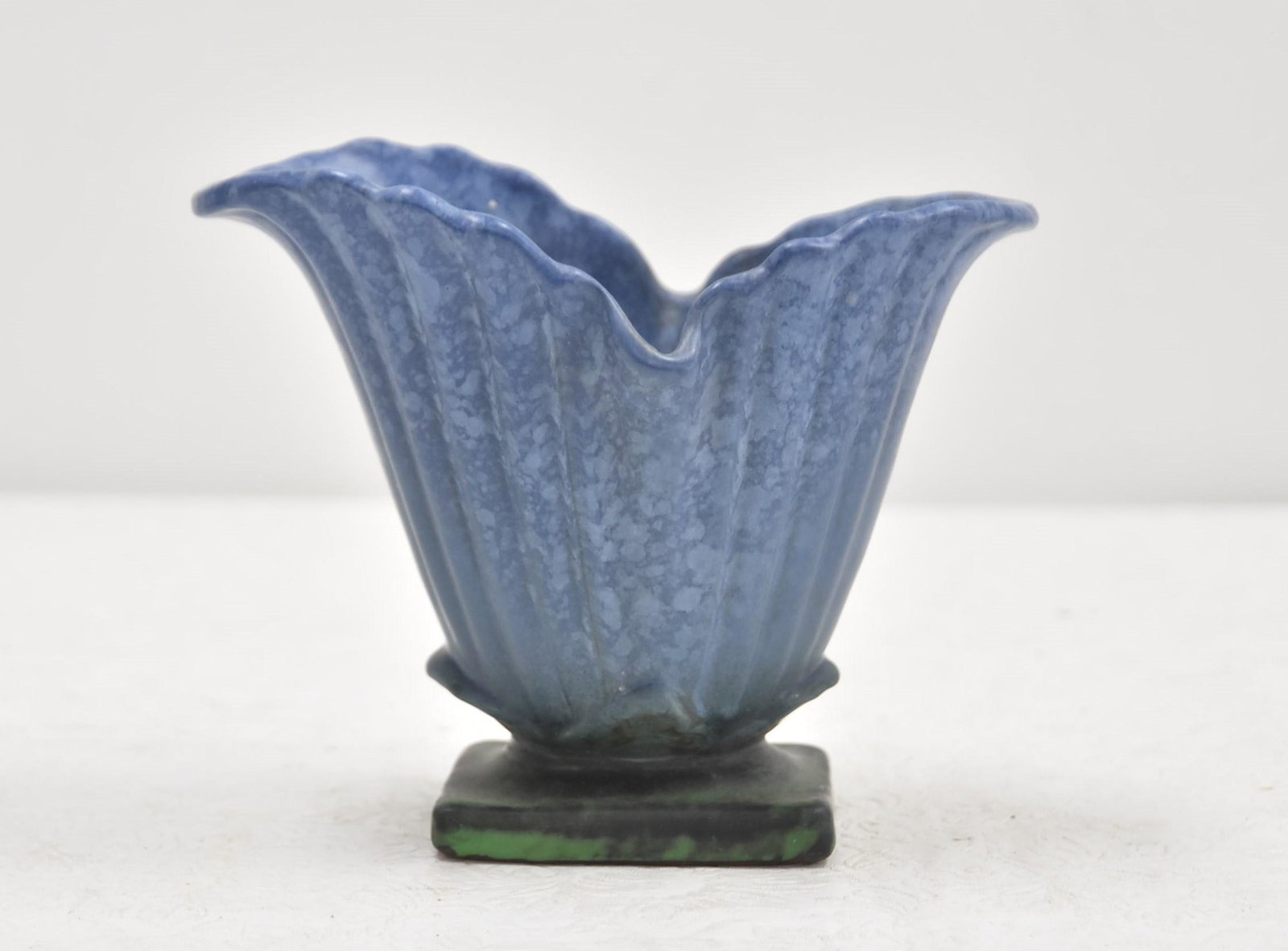 WELLER SYDONIA VASE: 6 1/2" x 4" x 5"