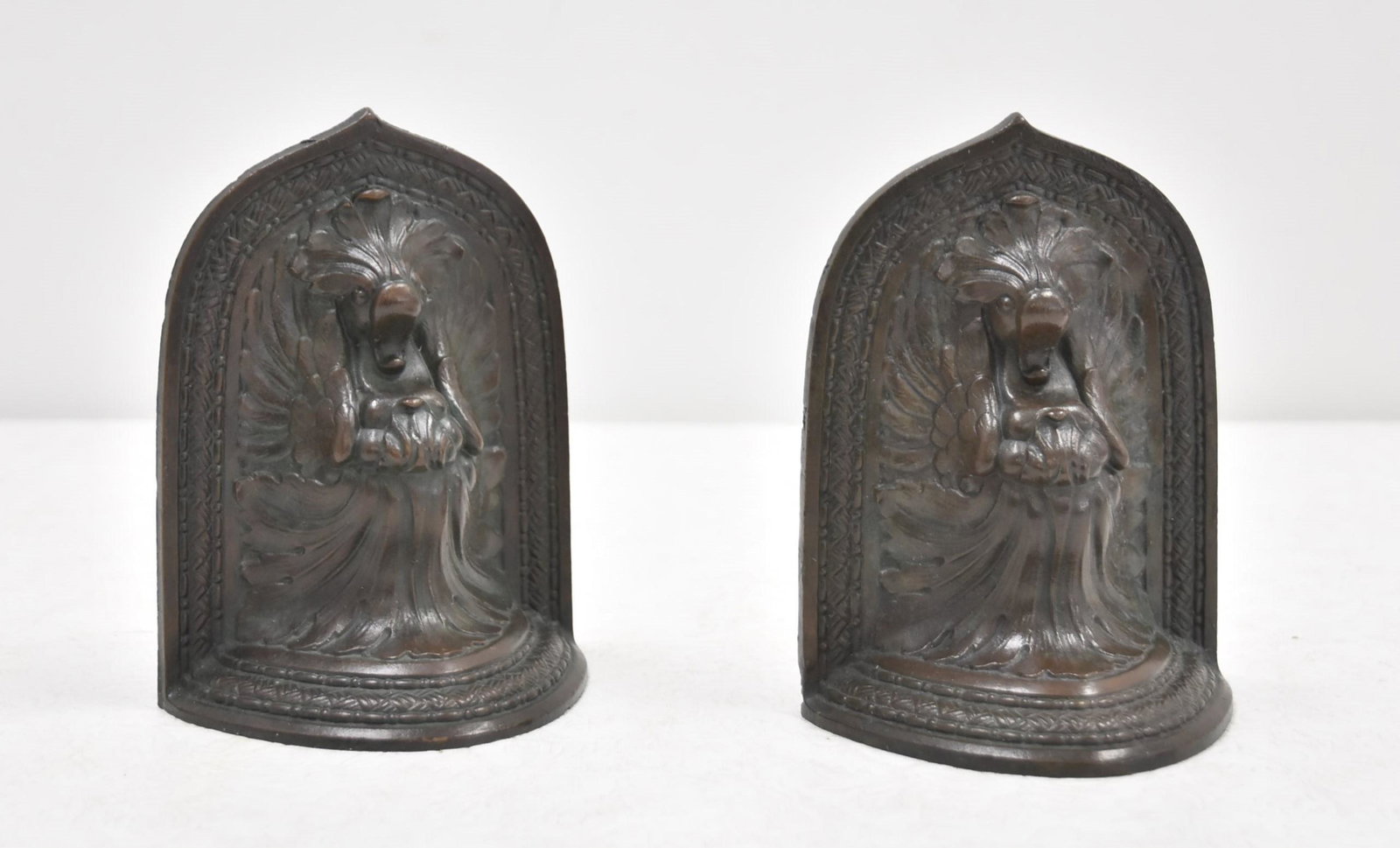 TIFFANY STUDIOS "SPANISH" BOOKENDS: UNSIGNED TIFFANY STUDIOS "SPANISH" PATTERN BOOKENDS - 2 3/4" x 4 1/4" x 5 3/4"