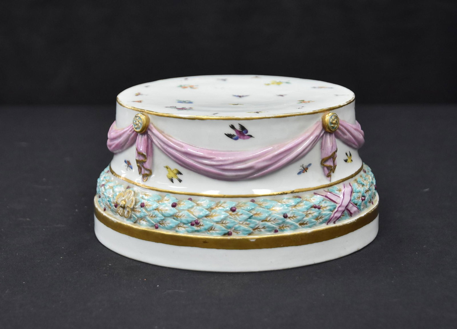 MEISSEN PORCELAIN STAND: MEISSEN PORCELAIN STAND WITH GARLANDS & INSECTS - 7" x 3 1/2"