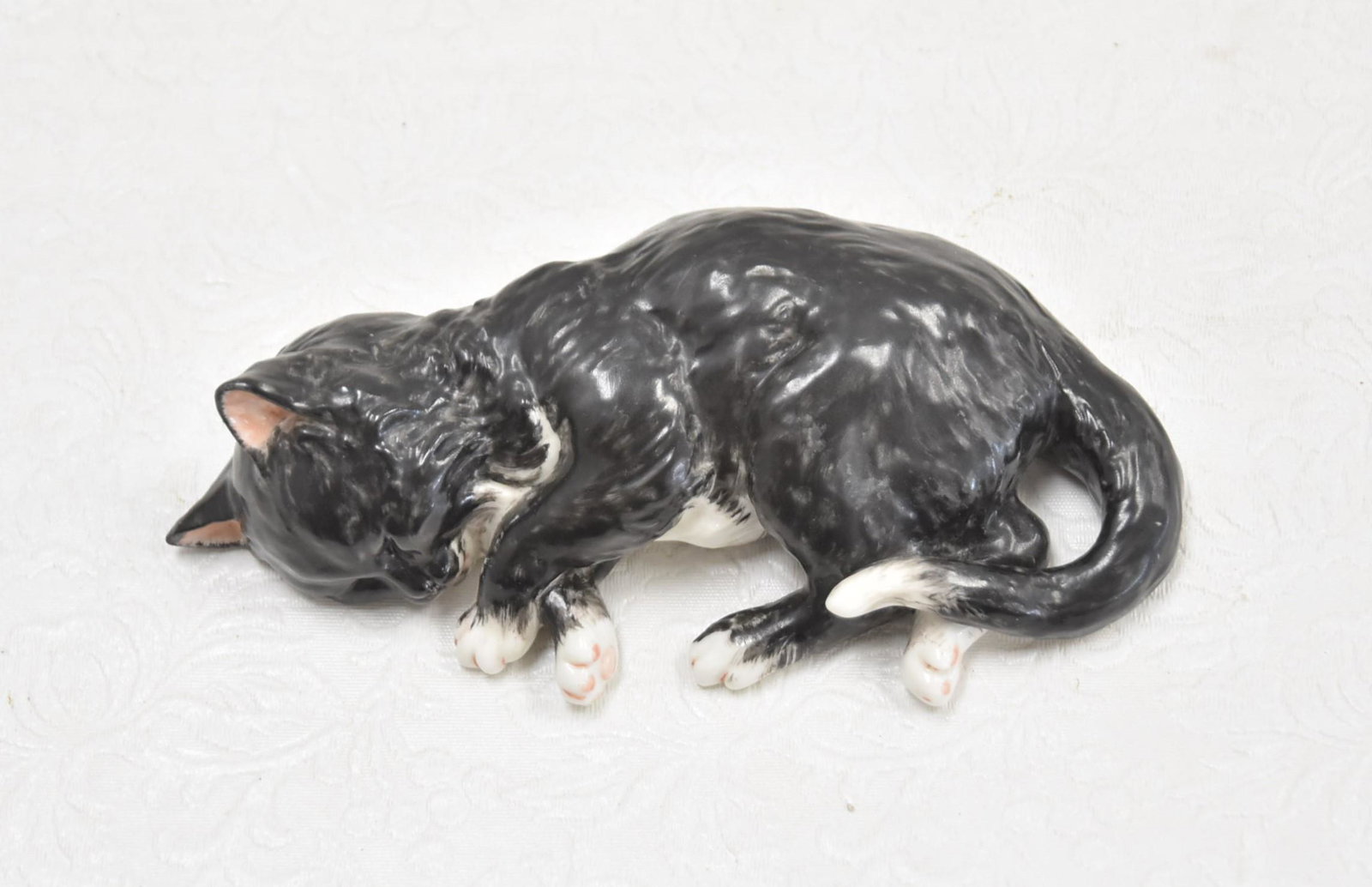 NYMPHENBURG PORCELAIN RECLINING BLACK CAT: NYMPHENBURG 68911 PORCELAIN MODEL OF PAINT BLACK CAT SLEEPING - 5 1/2" x 3" x 1 1/2"