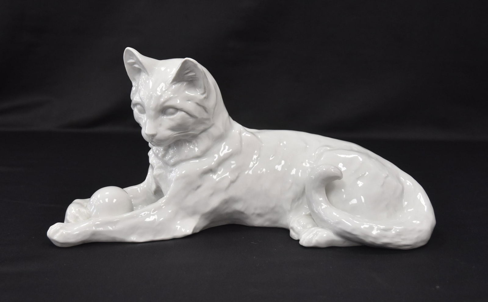 SITZENDORF PORCELAIN WHITE CAT WITH BALL: SITZENDORF ALL WHITE CAT SITTING WITH BALL , MODEL 1100- 0 - 12 1/2" x 6" x 6"